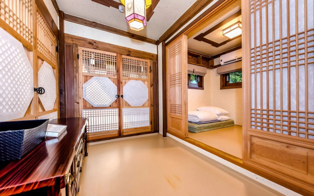 Jeju Hanok Hotel Hallagung
