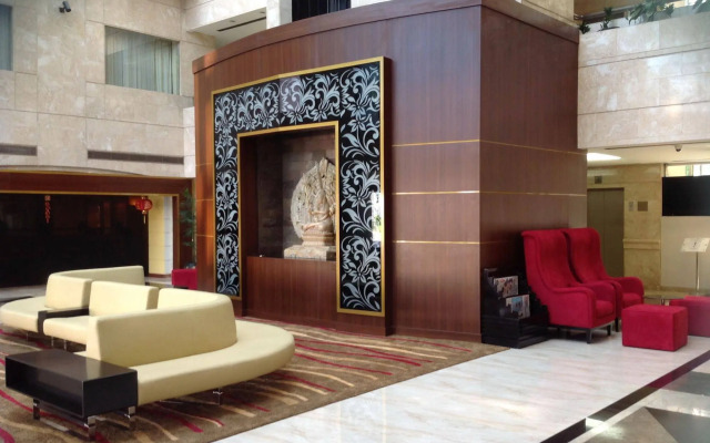 Surabaya Suites Hotel Powered by Archipelago