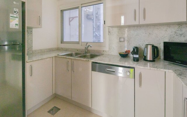 Regal & Modern 2BR With Study in Downtown Dubai - Sleeps 5!