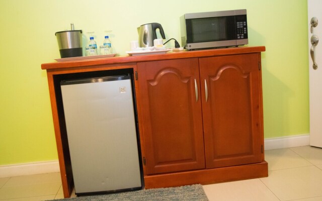 Beverly's Oasis Suites