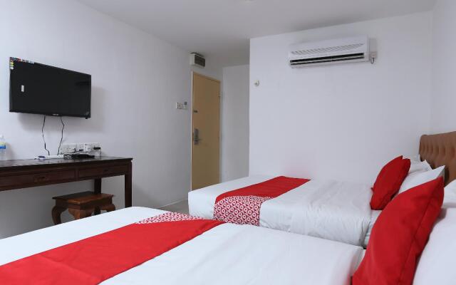 OYO 89672 EG Hotel JJ