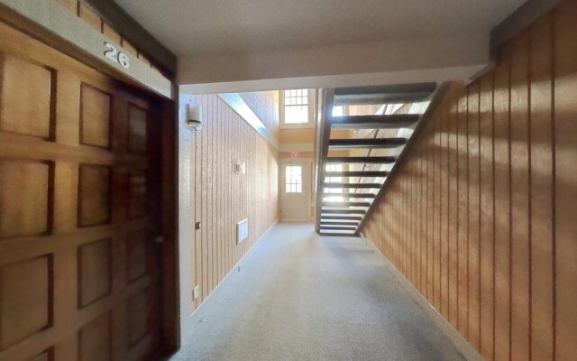 Slopeside Deluxe 2 Bedroom Condo with Free Parking, Spa, Free Gondola (Sierra Megeve 25) by RedAwning