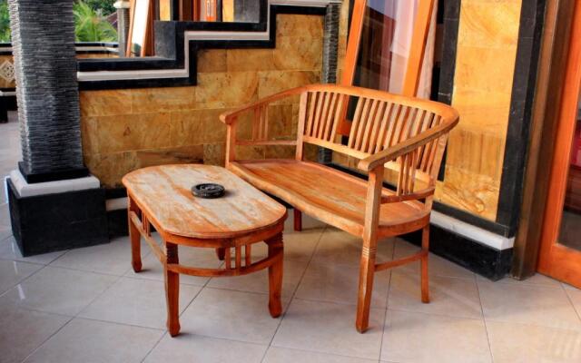 Arya Inn Enny Salon and Spa