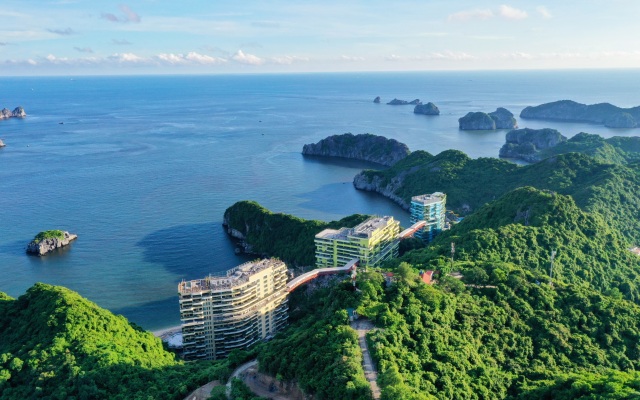 Wyndham Grand Flamingo Cat Ba Resort Hotel