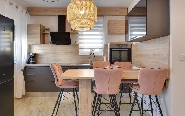 Modern Apartment With Terrace
