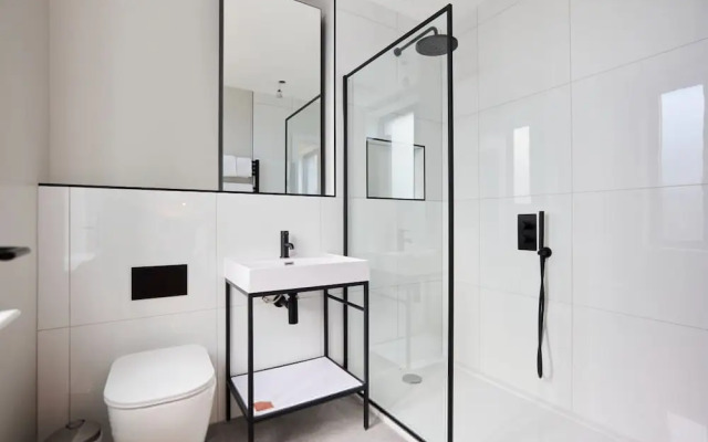 The Brondesbury Place - Bright 2bdr Flat With Balcony Parking