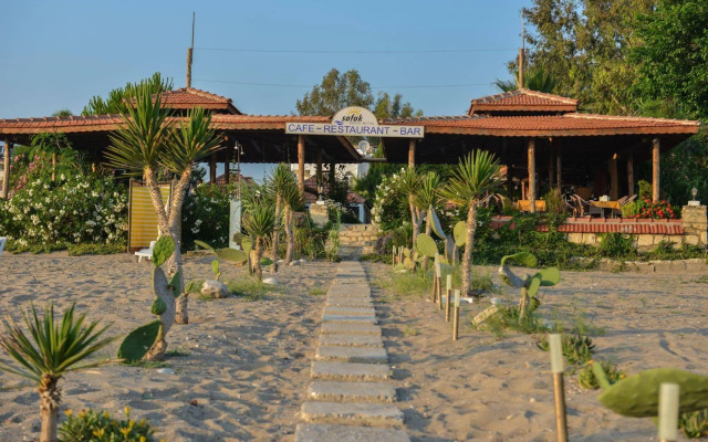 As Queen Beach Hotel