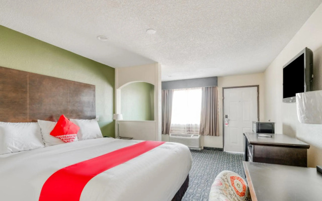 OYO Hotel Rosenberg TX I-69