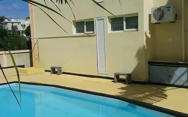 Captivating 3-bed Apartment in Flic en Flac