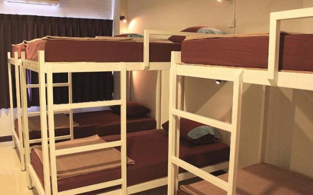 Ananas Phuket Central Hostel - Adults Only