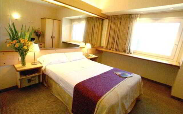 Hotel Aeroparque Inn & Suites