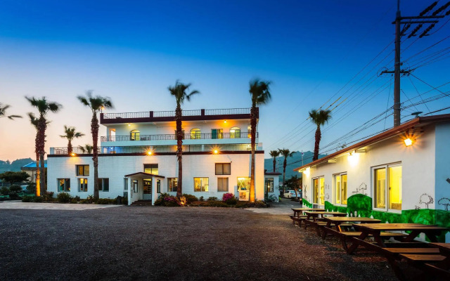 Jeju Olleh Windmill Pension and Guesthouse