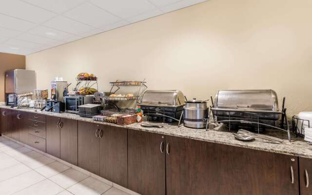 Microtel Inn & Suites by Wyndham Dickinson