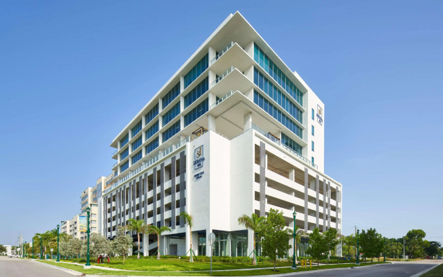 SERENA Hotel Aventura Miami, Tapestry Collection by Hilton