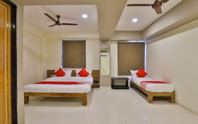OYO 19842 Hotel Royal Inn
