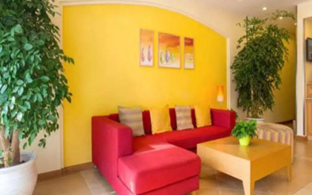 Home Inn JiaoTong University Yishan Rd. XuHui Branch