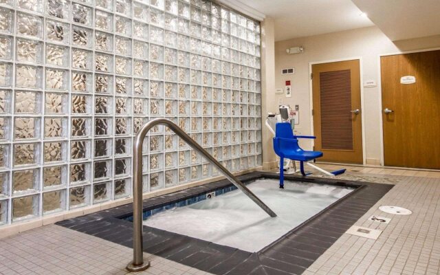 Comfort Inn & Suites Oakland