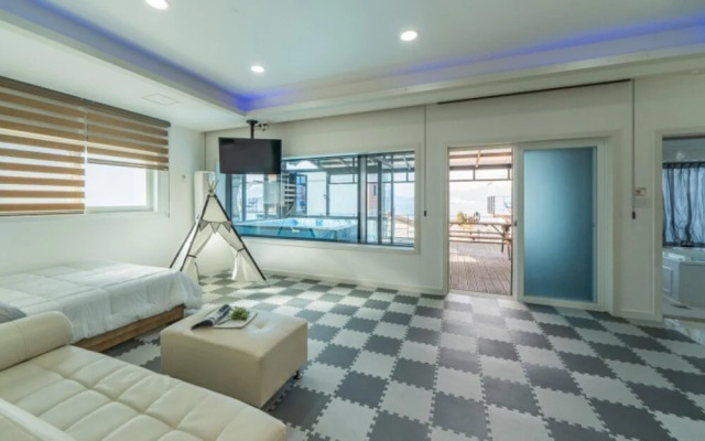 Geojedo Sea and Pool Villa
