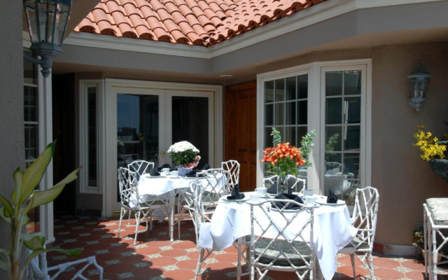 Dorymans Oceanfront Inn