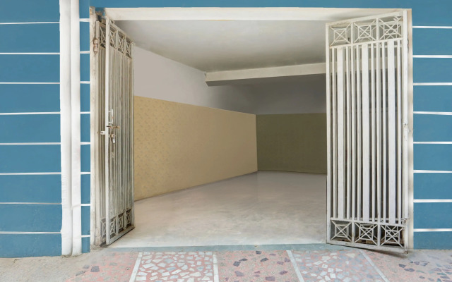 Super Hotel O East Punjabi Bagh Near Metro Station