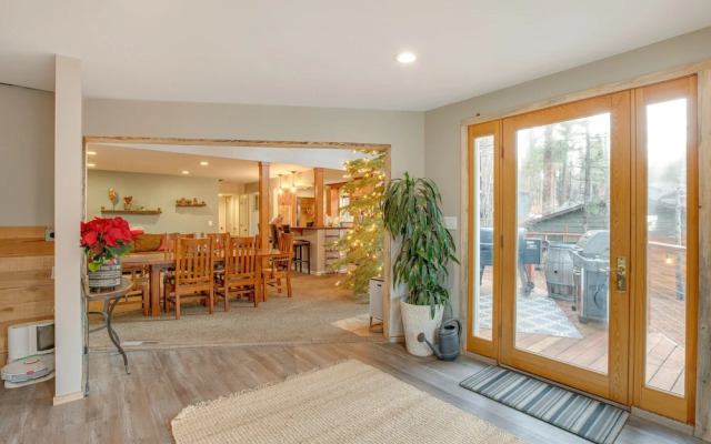 Idyllic Tahoe Home: 1 Mi to Heavenly Ski Resort!