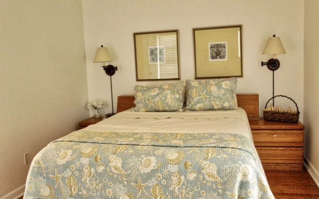 Premier Pass-a-grille Beachside Condo (108-14)