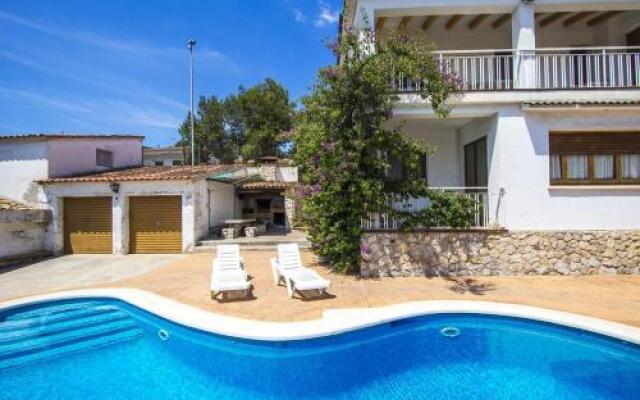 Casa De Vacaciones "CAL VIVES"