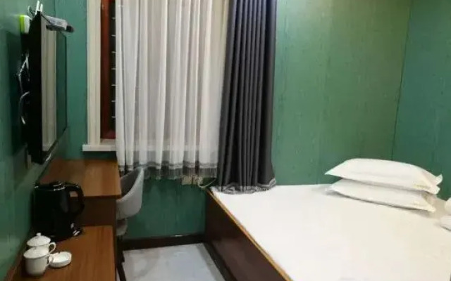 Huolin Gol Yitong Business Hotel