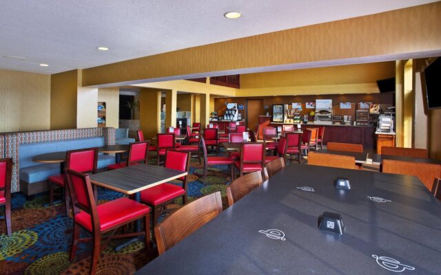 Holiday Inn Express & Suites Petoskey by IHG