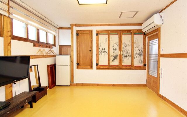 Bukchon Sarangchae Hanok Guesthouse