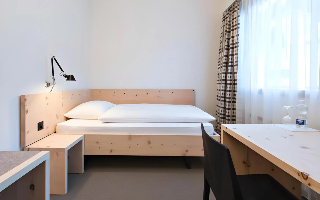 Отель Hauser Swiss Quality