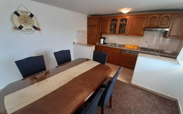 Cozy Apartments With Private Balcony Vinisce