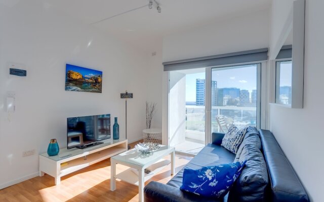 Modern Seaview Apartment, Top Location