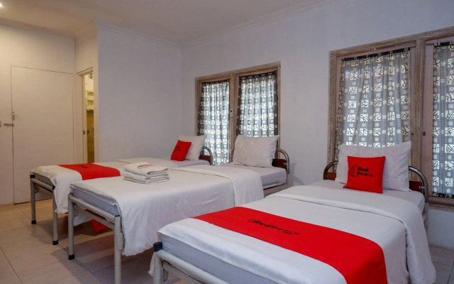 RedDoorz Syariah near Plengkung Gading 2