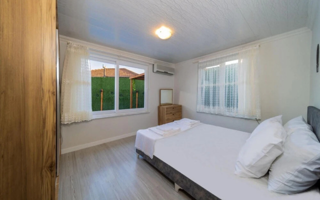 Villa With Private Pool Near Airport in Muratpasa
