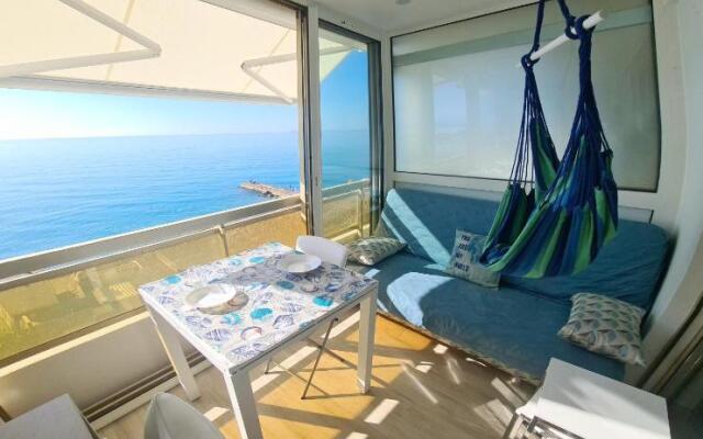 Vue mer panoramique devant la plage au calme!