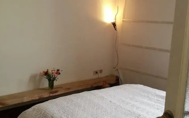 Lincoln TownHouse with a Garden