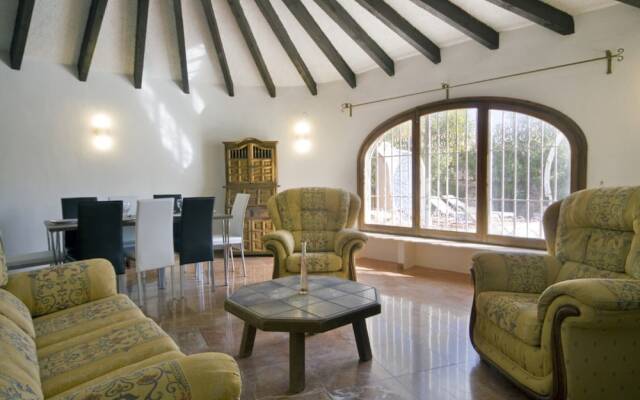 Villa - 4 Bedrooms with Pool and WiFi - 104982