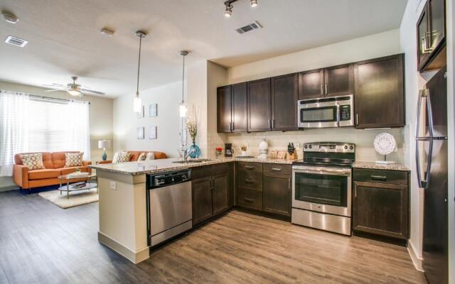 Convenient Location Warm and Cozy Apartment