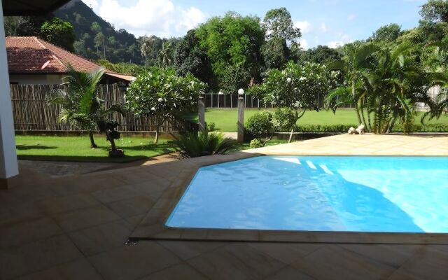 The Relaxing Pool Villa