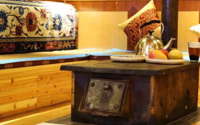 Yuanfang Family Courtyard Inn