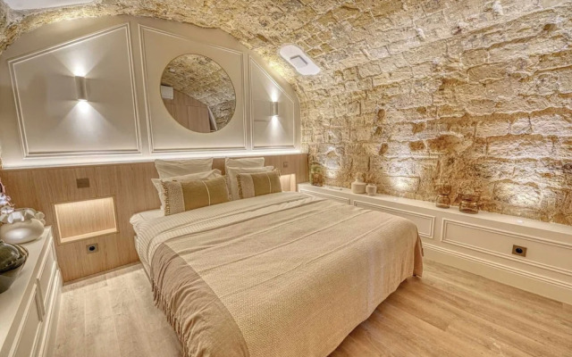 Central Historic Loft by Architect, Near Louvre