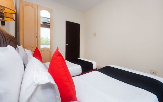 Capital O 40728 Bollywood Design Hotel