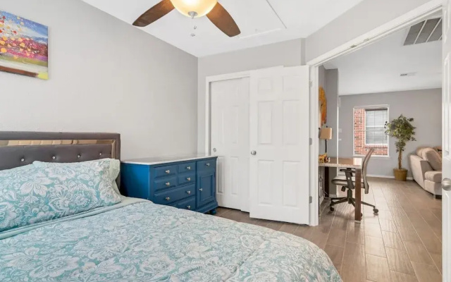 Quiet Austin Stay Near Tech