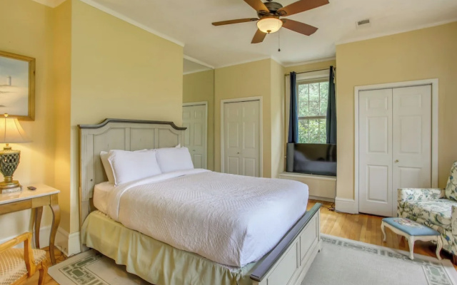 Family Laurinburg Home w/ Private Yard & BBQ