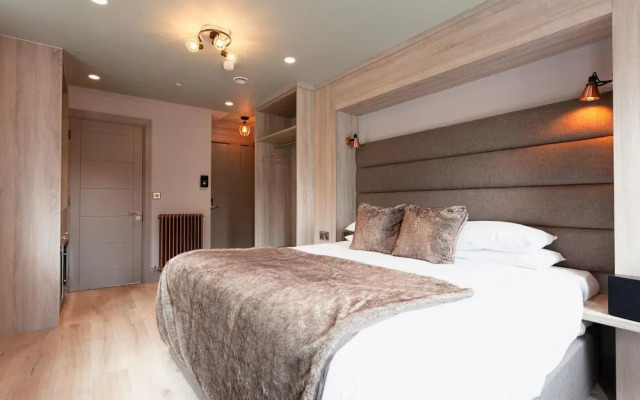 Clarendon Suites