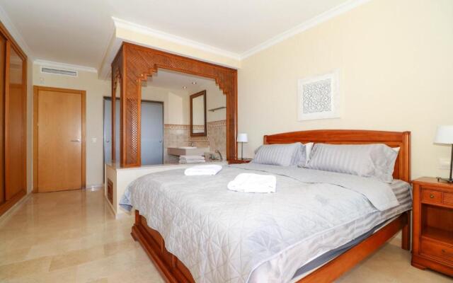 Luxury 2BR Condo B3 by Rafleys, Panoramic Sea Views, 7 mins Walk to the Beach