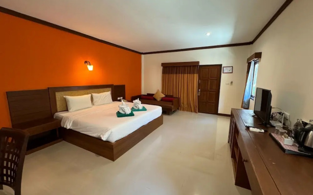 Hotel and Beach Bungalow at Lanta Resort