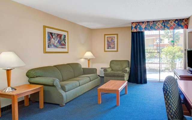 Garnet Inn & Suites, Orlando