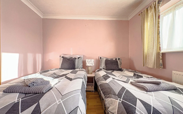Braybrooke Bliss - 3 Bedroom House in Basildon